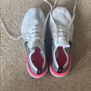 Nike Epic React Flyknit 2